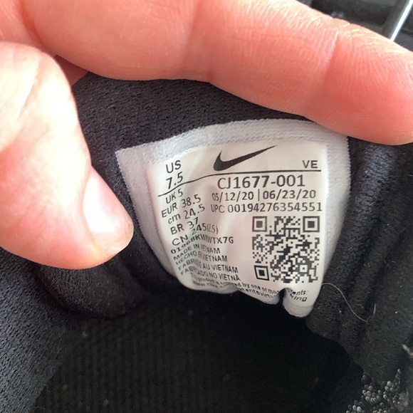 Nike black and white running/walking sneakers. Very comfortable - Picture 4 of 6